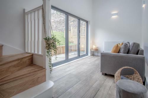Brook Cottage Green - 2 Bedroom Cottage - Dale