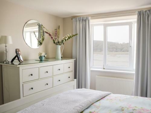Glendower Apartment