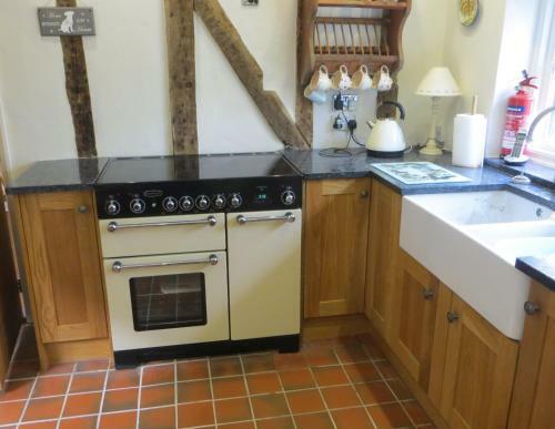 Apartamento Stream Cottage, 450 Year Old Thatched Cottage