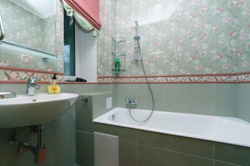 Three-room Apartments At The Polytechnic Institute