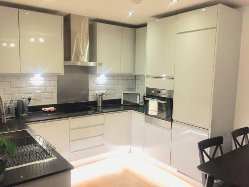 Entire Beautiful 2 Bedroom Apartment