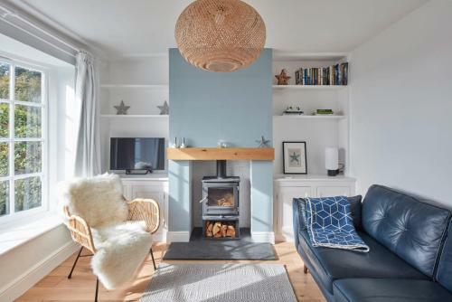 A Cool Coastal Retreat On Kingsdown Beach - The White House