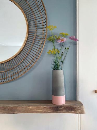A Cool Coastal Retreat On Kingsdown Beach - The White House