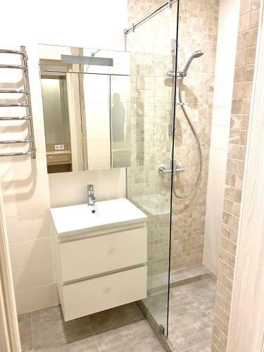 Modern Studio Apartment On Convention Center