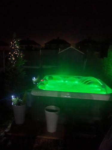 One Bedrooms House With Hottub