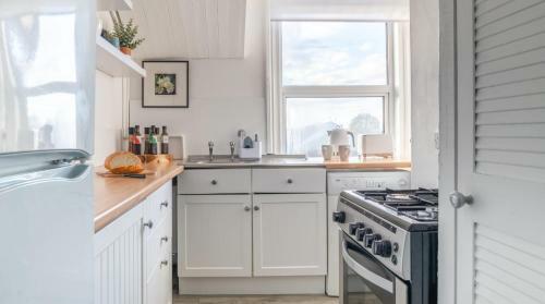 Tranquil Beachfront Beautiful 2-bed Apartment