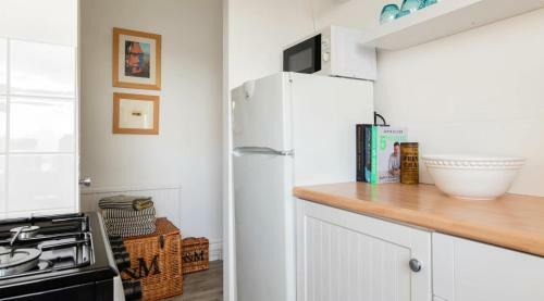 Tranquil Beachfront Beautiful 2-bed Apartment