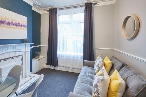 Eskdale House 3 Or 4 Bed Setup And Sofa Workstays Uk