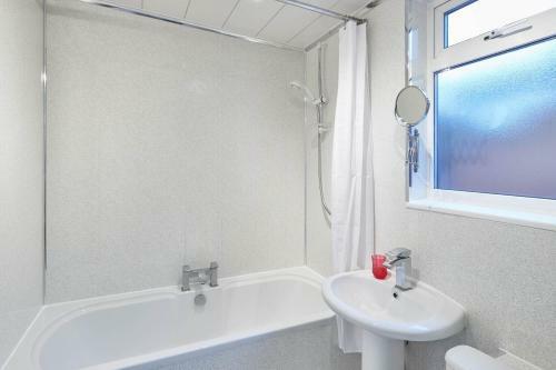 Eskdale House 3 Or 4 Bed Setup And Sofa Workstays Uk