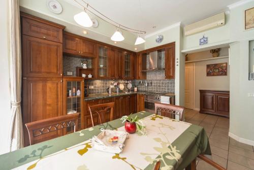 Apartment On Kostyolna 6