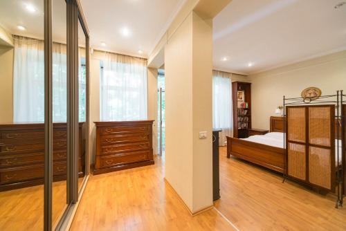 Apartment On Kostyolna 6