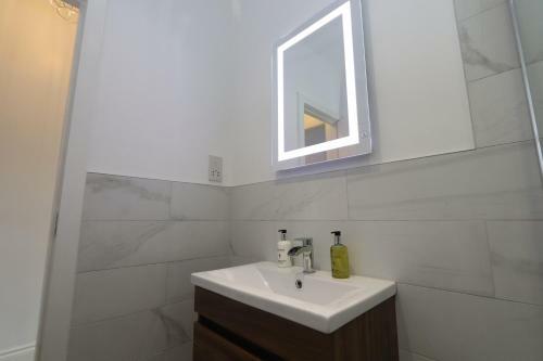 Dollar Apartments-39 Bridge Street