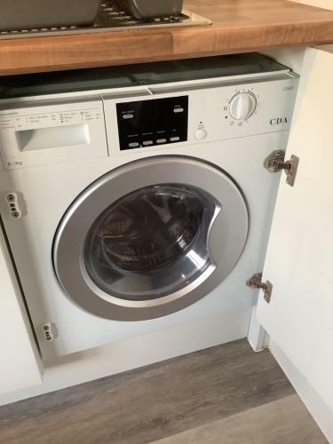 Apt 210 Lovely 1 Bedroom Apartment - Free Parking