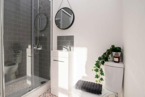 Beautiful Modern Studio Apartment - Derby City Apt 1
