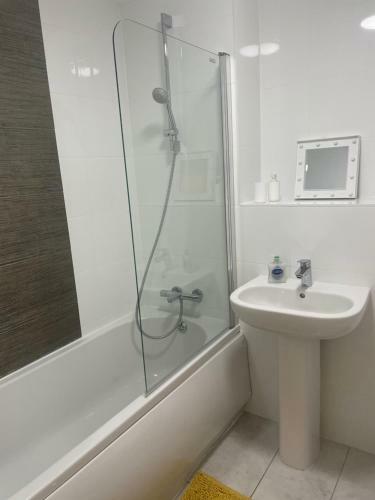 Apt608 Lovely 1 Bedroom Apartment - Free Parking