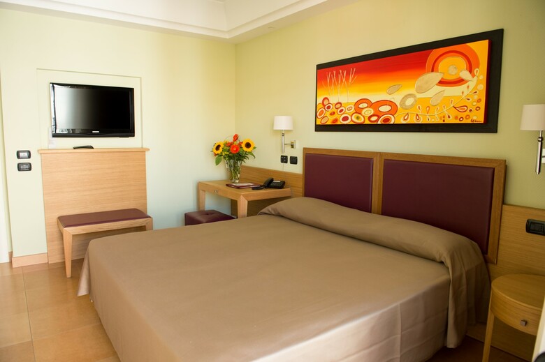 Artemis Hotel