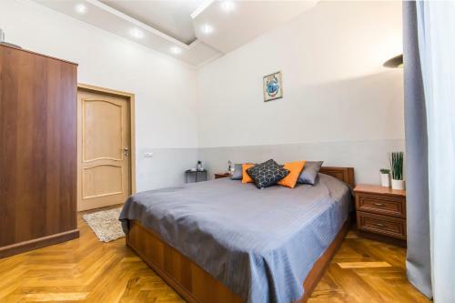 Lev Tolstoy Apartments