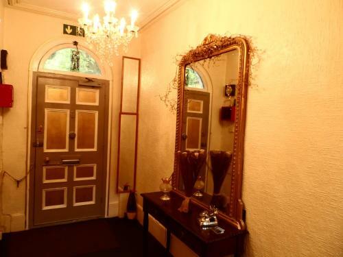 Hostal St Martins Guest House