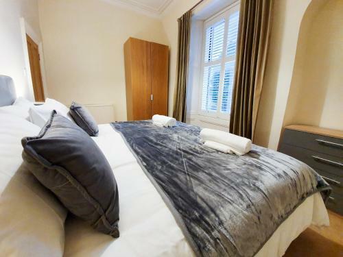 Linburn House Apartment