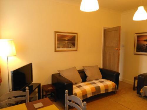 Apartment With Outside Patio And Car Space