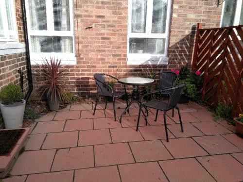 Apartment With Outside Patio And Car Space