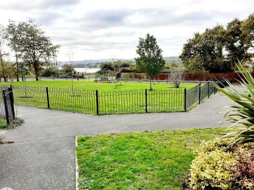 Inviting 3-bed House In East Cowes