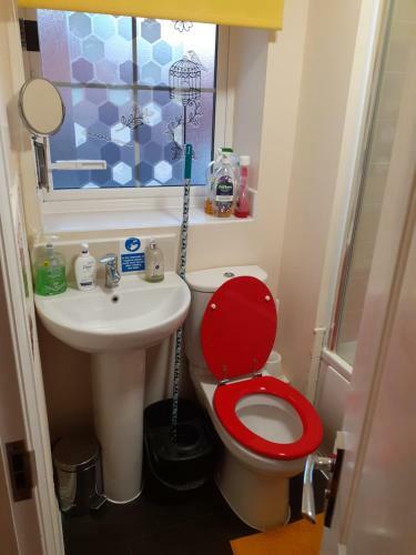 Inviting 3-bed House In East Cowes
