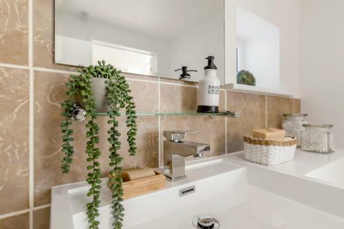 3 Bedroom Holiday Annex With Parking