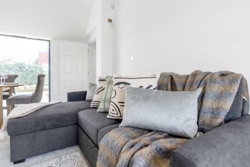 2-bedroom Holiday Home With Parking