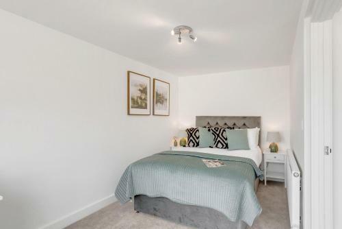 2-bedroom Holiday Home With Parking