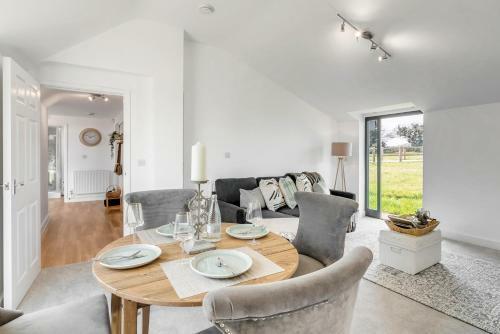 2-bedroom Holiday Home With Parking