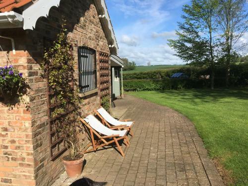 Crossways Self-catering Cottage - Self Contained