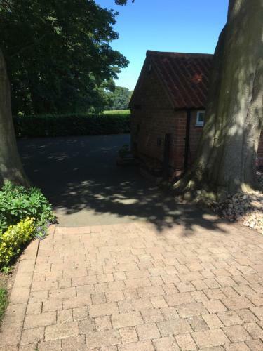 Crossways Self-catering Cottage - Self Contained