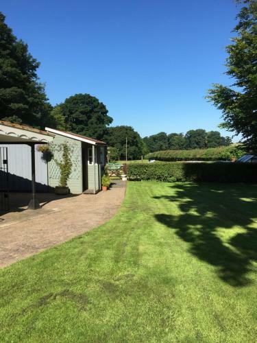Crossways Self-catering Cottage - Self Contained