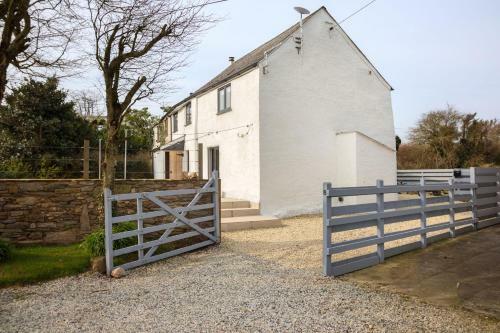 Beautiful Rural Cottage By The Coast