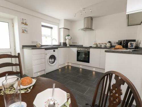 5 Coastguard Cottage