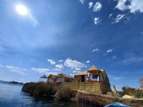 Uros Khanita Lodge