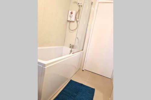 Seaside Town Apartment In Great Location