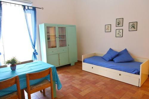 Porto Salvo Apartments