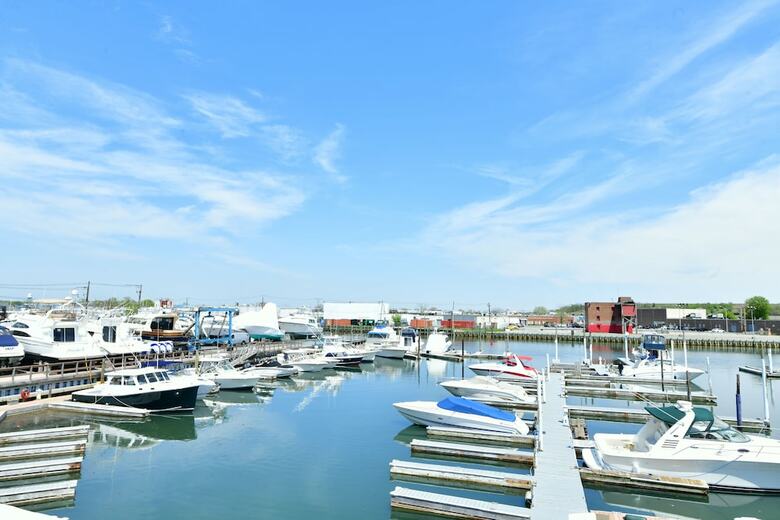 Hotel The Freeport Inn And Marina