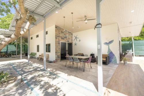 Gorgeous New 3-bd House And 2-bd Casita With Pool