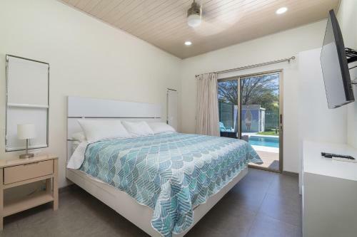 Gorgeous New 3-bd House And 2-bd Casita With Pool