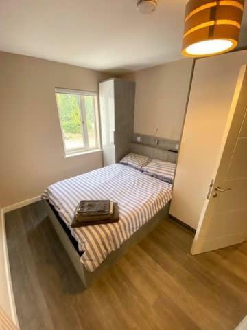 Egham Luxurious And Spacious 2 Bedroom Apartment