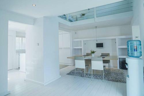 Modern Private Gated Luxury Home Getaway