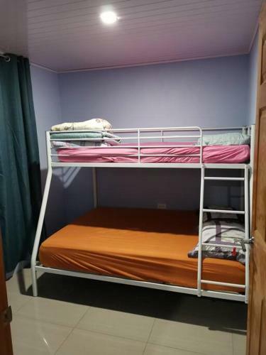 Apartamento En Edificio De Dos Niveles