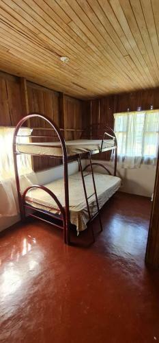 Caba�a Y Rancho Los Rojas