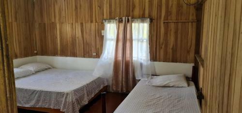 Caba�a Y Rancho Los Rojas