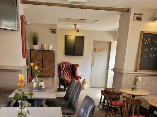 Posada Bird In Bush Elsdon