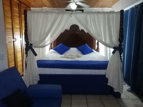 Val Hotel Manuel Antonio Cr