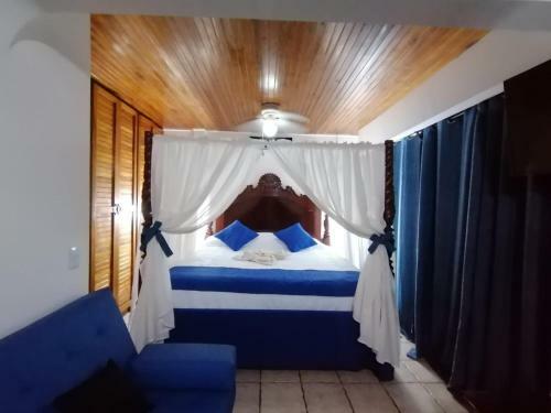 Val Hotel Manuel Antonio Cr